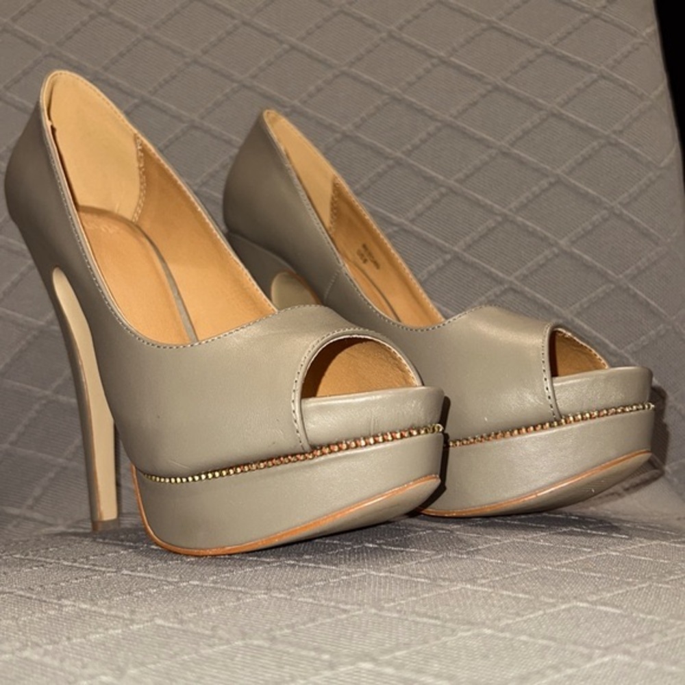 Peep Toe Pumps Platform High Heels Women’s Size 6 Warm Grey Beau & Ashe